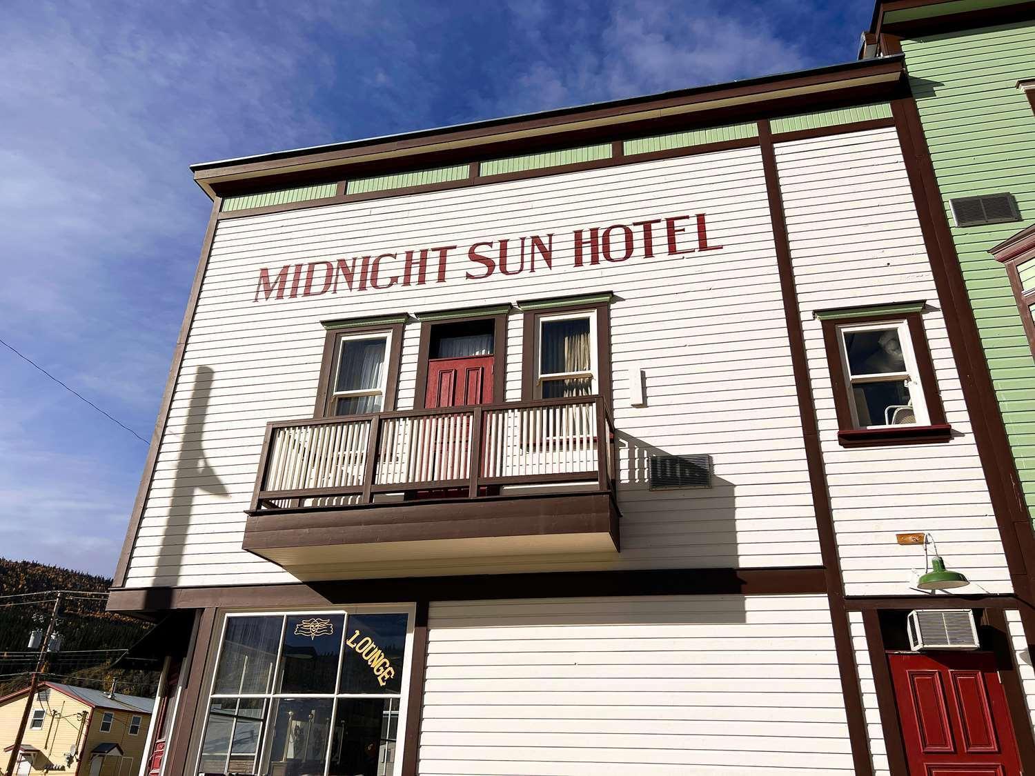 Midnight Sun, A Coast Hotel Dawson City Exterior foto