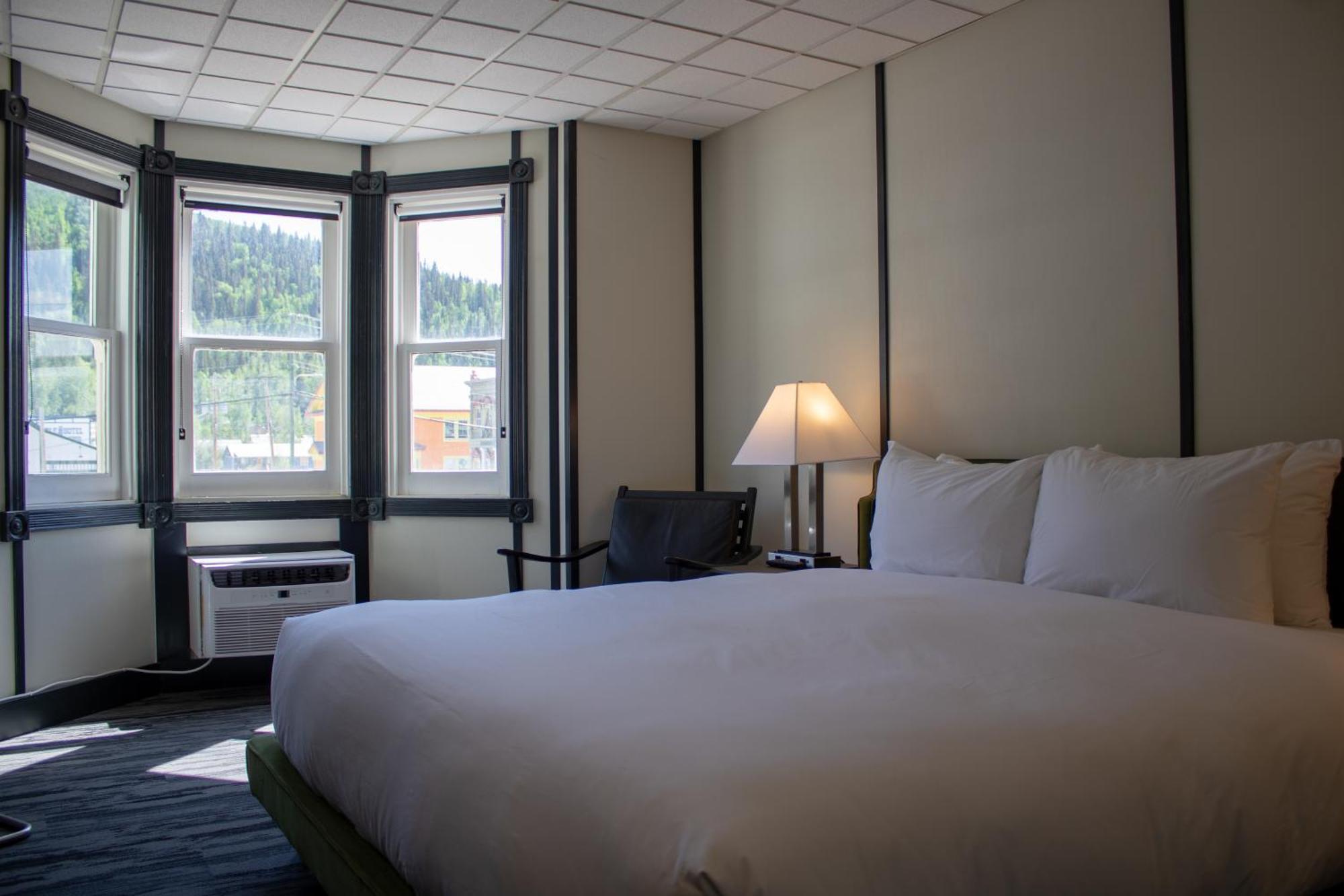 Midnight Sun, A Coast Hotel Dawson City Exterior foto