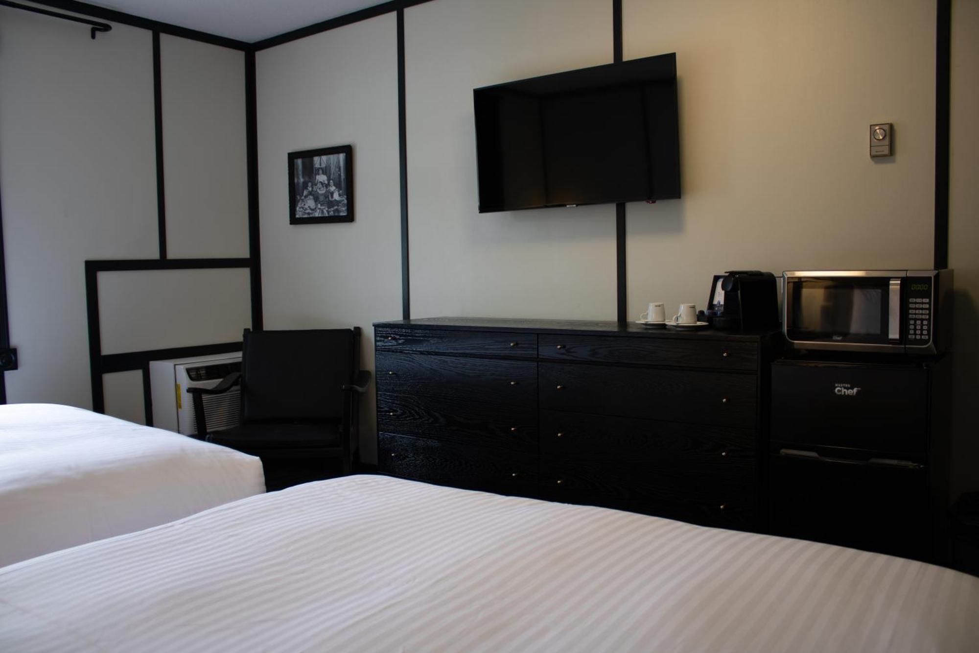 Midnight Sun, A Coast Hotel Dawson City Exterior foto